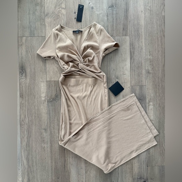 Stunning Lulu’s Style Twist Beige Twist Front Cutout Midi Dress NWT - Picture 5 of 13